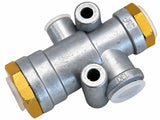 Top-angled view of an SV-1 type synchronizing valve for air brake systems, item code K028994, showing port markings SUP and DEL with plastic shipping plugs.